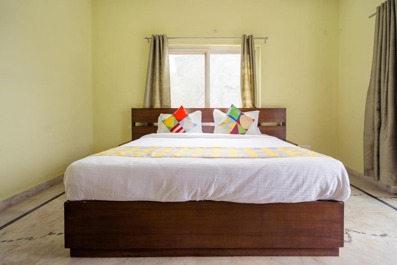 SPOT ON 40739 Nandi Palace SPOT Hotel Bombay Esterno foto
